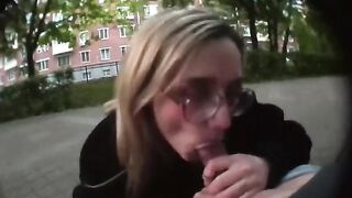 Babe agreed to fuck on the city streets for money