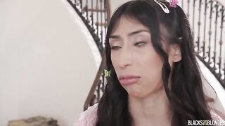 He played his dick with a hot girl on the couch