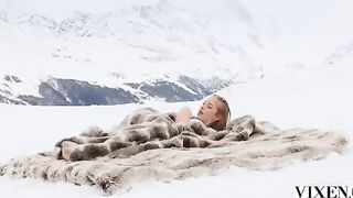 Warming up a dick with your mouth is no problem. Minet outdoors