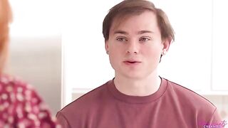 The guy saw the sexy stepmom on the kitchen table