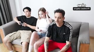 The team is assembled, it's time to work on her orgasm! - Exclusive HD