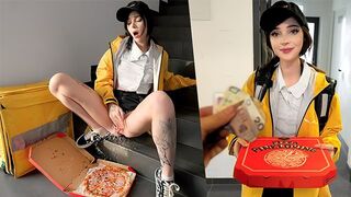 The guy came to the pizza delivery with aCumshot