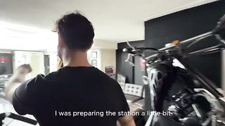 A tattoo artist gets a discount on his new client’s ass
