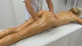 A masseur who couldn’t resist fucking his client with a stunning ass