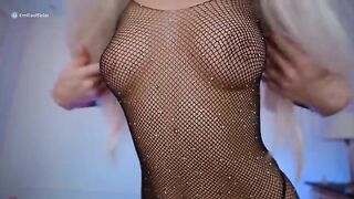 Fit cutie EmiliaBunny has a juicy ass and loves to ride cock bad