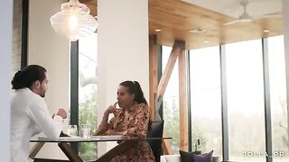 Therapist invited the client to her house for a romantic dinner